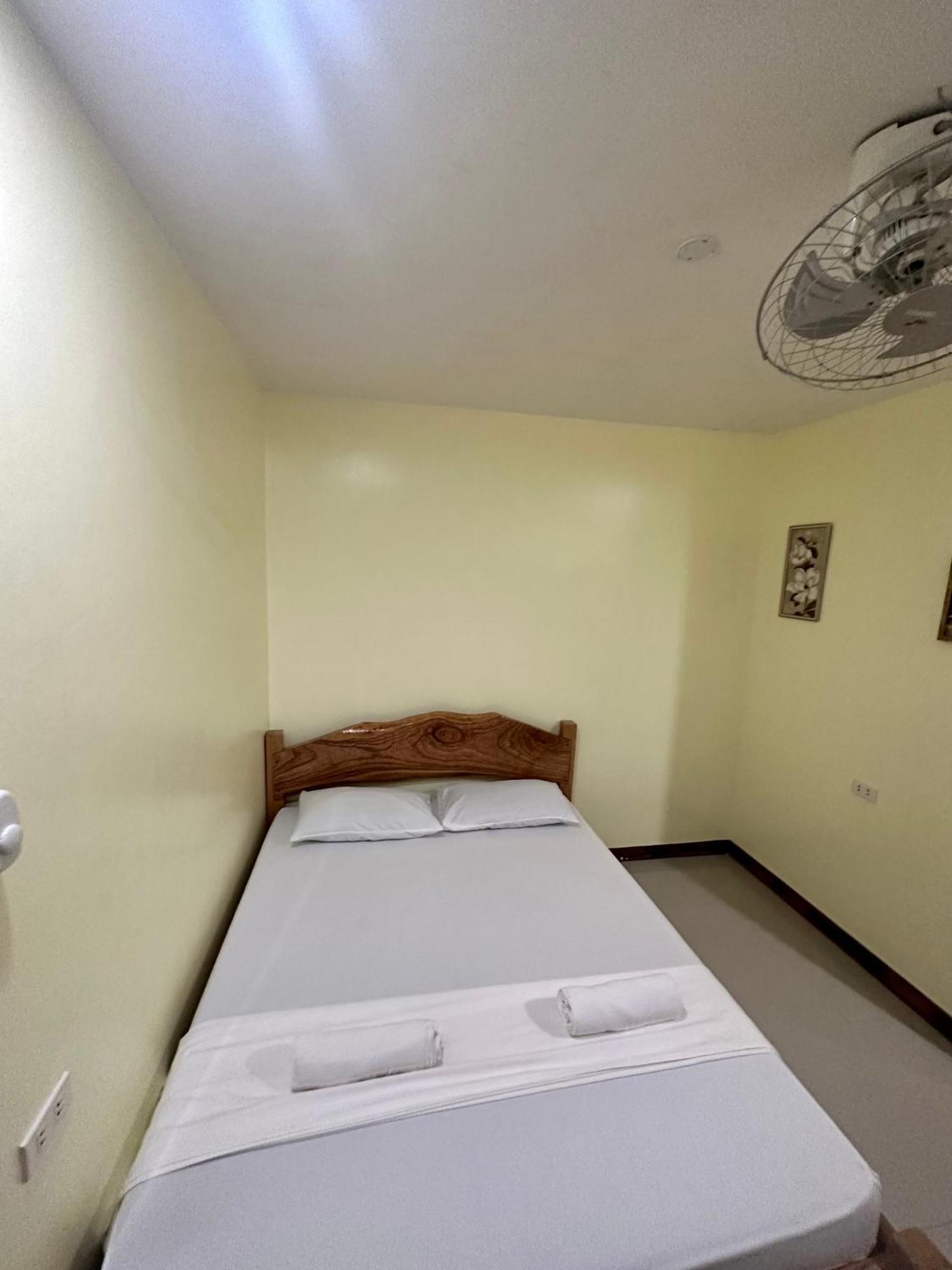 Edgar's Guest House Moalboal Extérieur photo