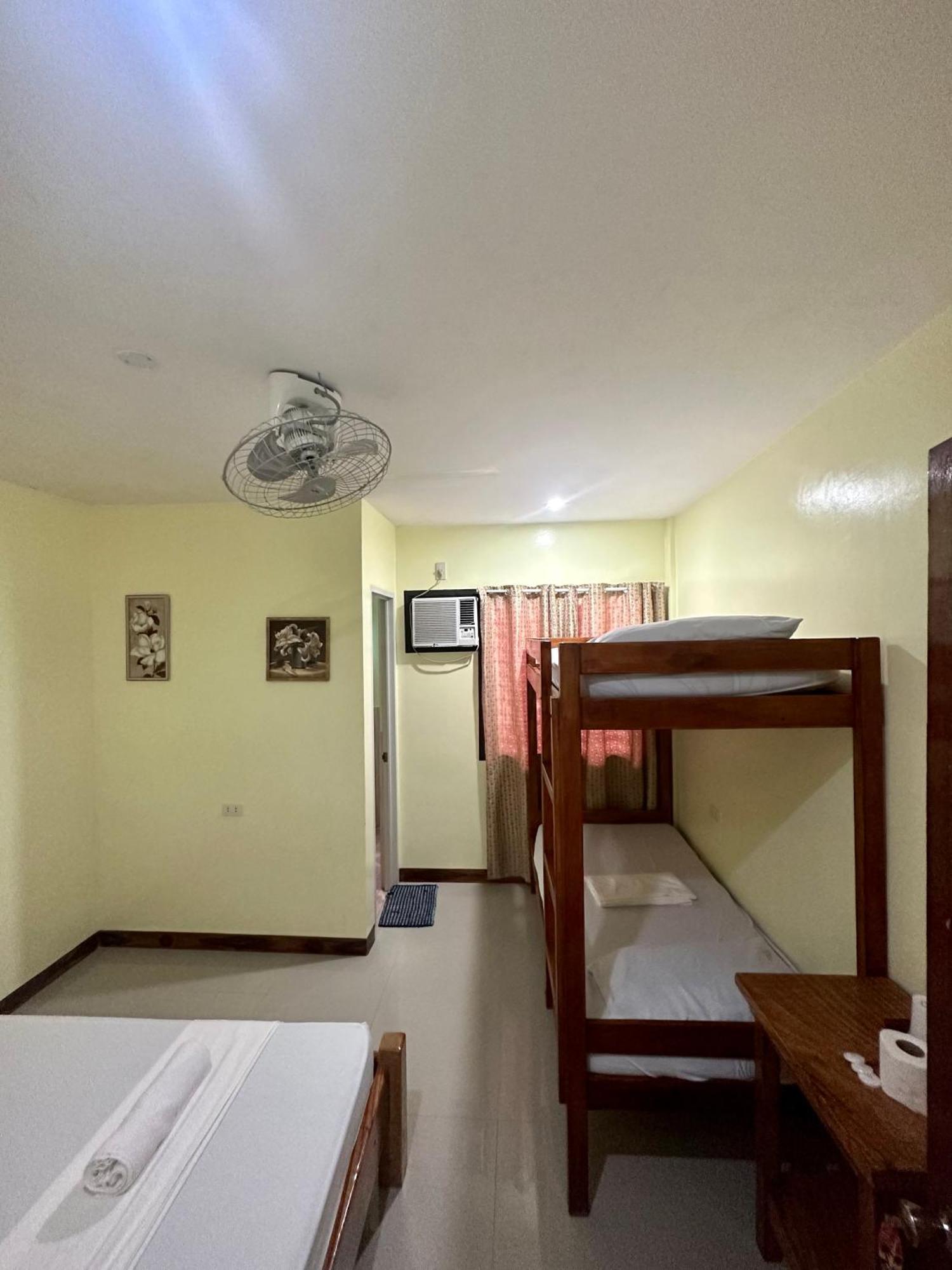 Edgar's Guest House Moalboal Extérieur photo