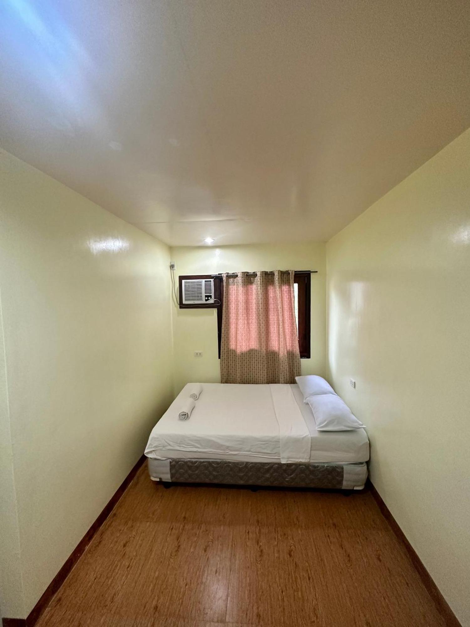 Edgar's Guest House Moalboal Extérieur photo