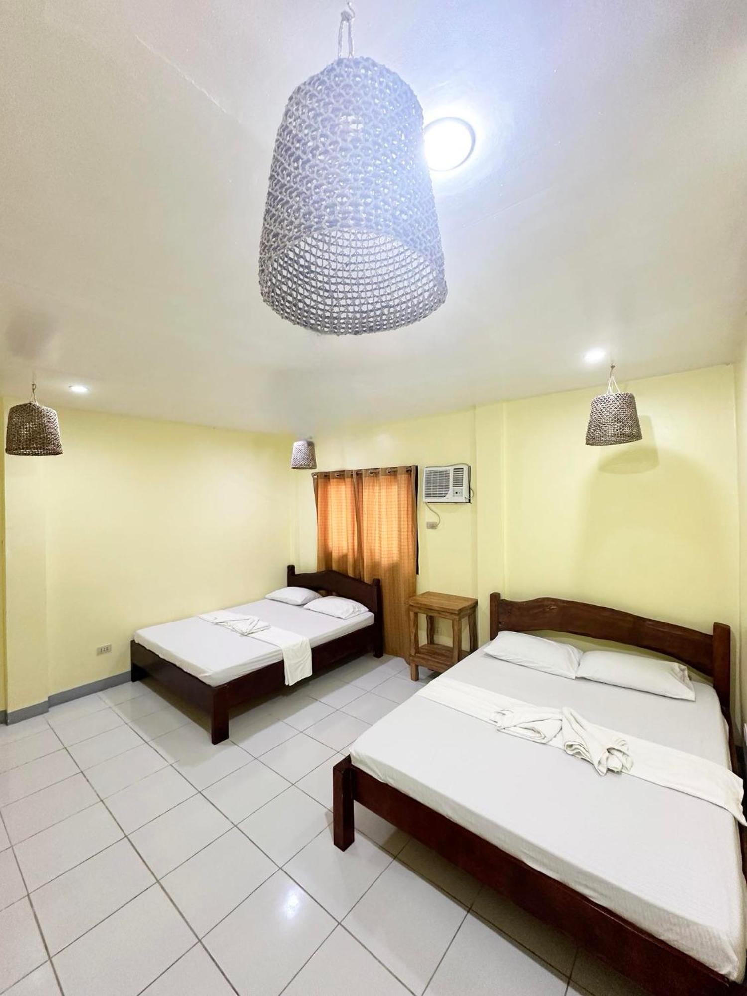 Edgar's Guest House Moalboal Extérieur photo